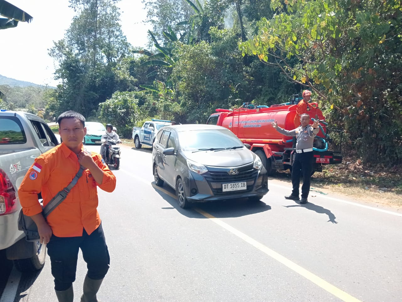 Kebakaran Hutan Terjadi di Hutan Kolaka, PJR Sabilambo Gerak Cepat Bantu Pemadaman Api