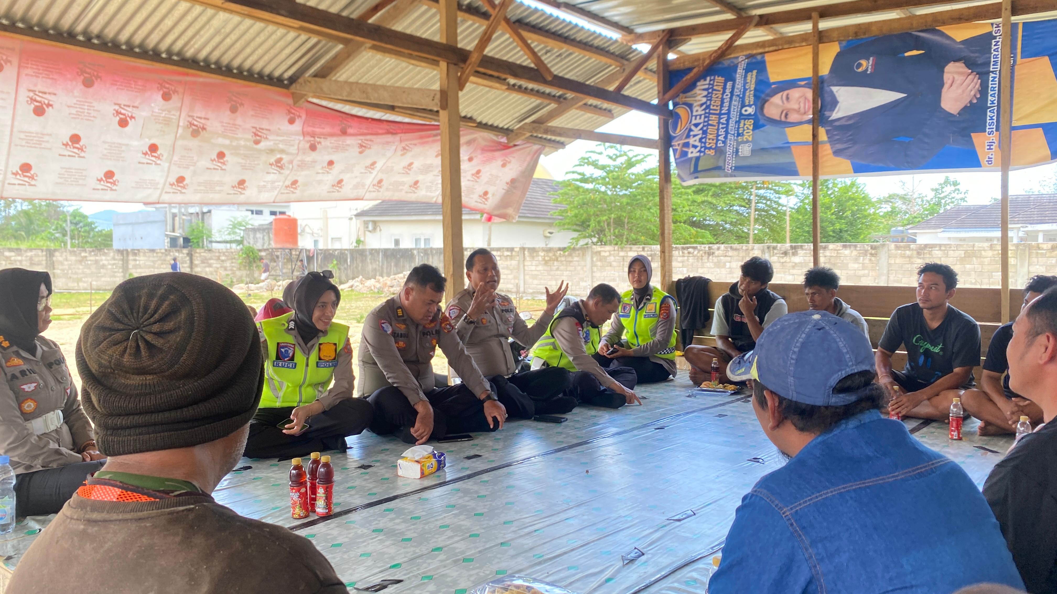 Polantas Sultra Sambangi Sopir Truk, Tekankan Keselamatan dan Kelaikan Kendaraan